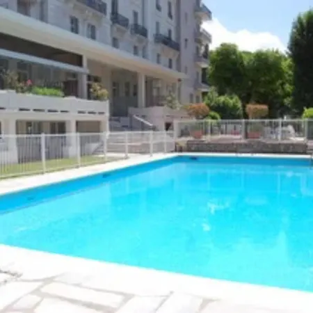 Vue Dent Du Piscine Proche Thermes 아파트 *