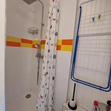 Vue Dent Du Piscine Proche Thermes 엑스레뱅